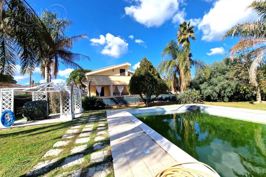 Villa con piscina zona Arenella a pochi metri dalla spiaggia dorata della Costa del Sole