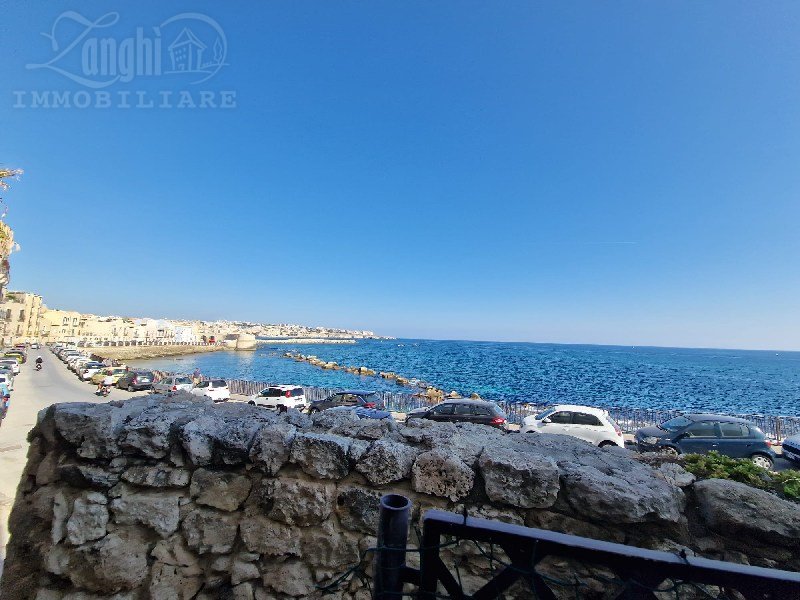 Ortigia bilocale fronte mare ristrutturato