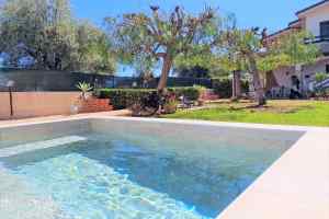 Seaside villa in Sale, Area Sea