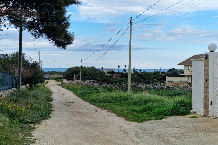 Zona Plemmirio a pochi metri dal mare villino da ristrutturare