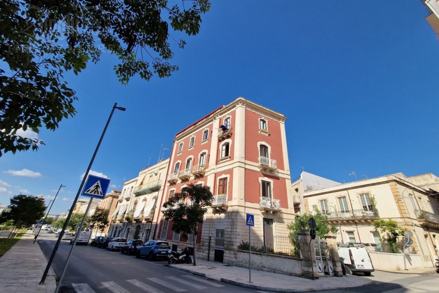 Borgata pressi porticciolo Santa Lucia trivani a pochi passi dal mare