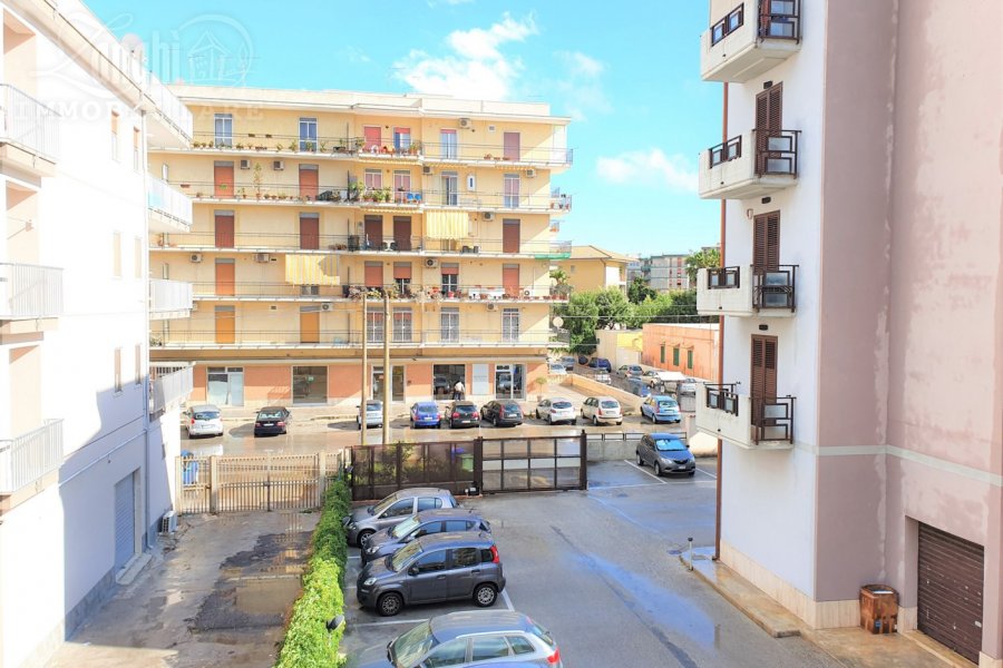 Zona Scala Greca pentavani con posto auto e possibilità di garage