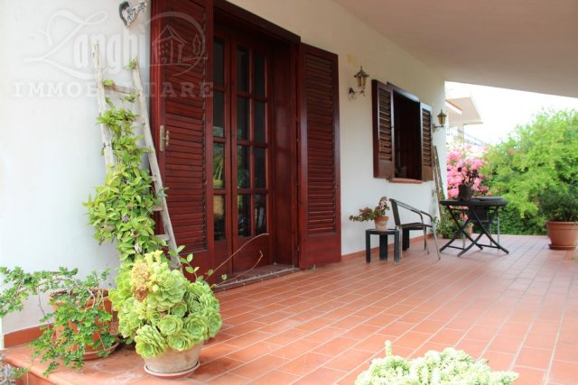 VILLA RESIDENTIAL AREA ISOLA, IN GOOD CONDITION, OF MQ 280 MORE LARGE VERANDAS AND TERRACE. ALL ON A LOT OF MQ 2500